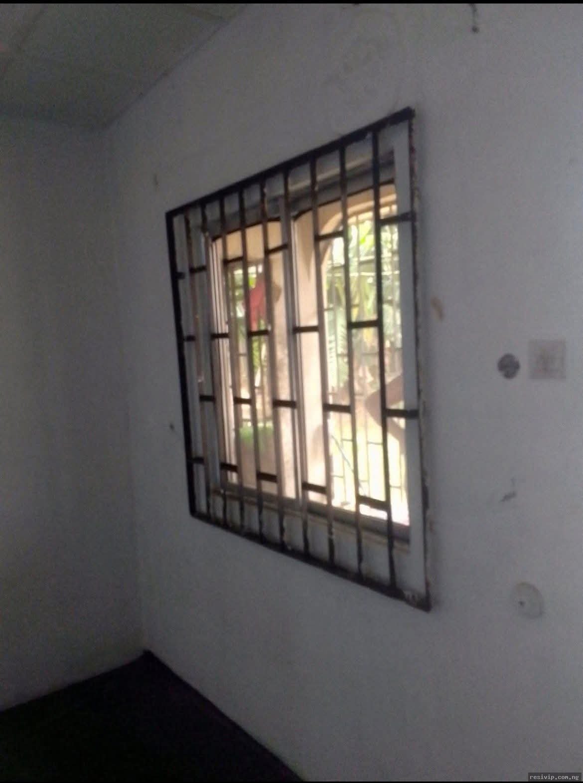 A nice single room with personal kitchen and water is up to let.